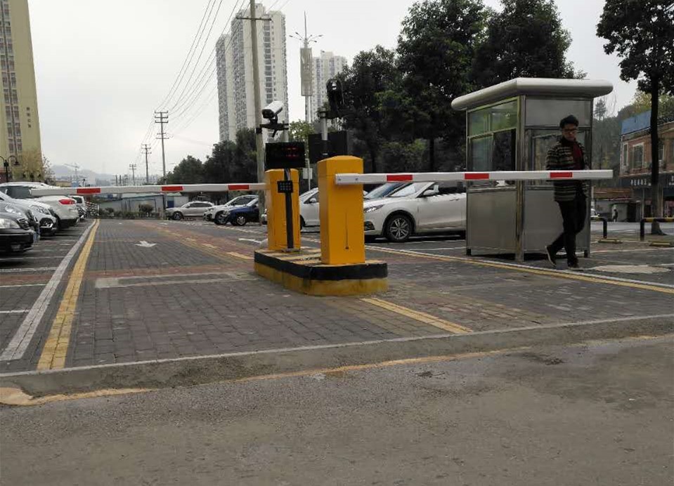富华两套车牌识别停车场收费系统