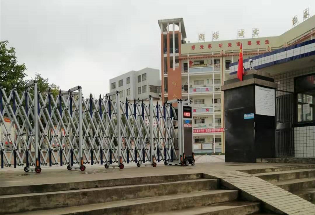 白云五小电动伸缩门